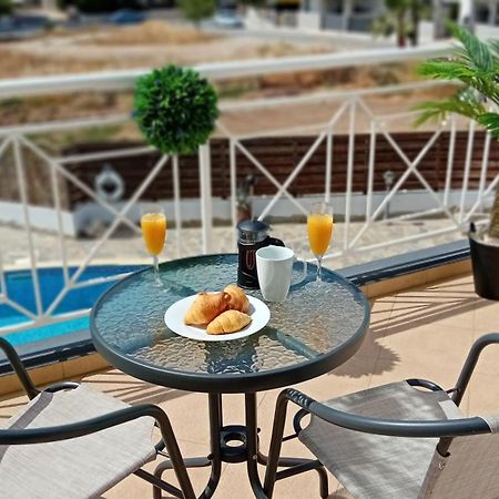 Kato Paphos Suites Eksteriør billede