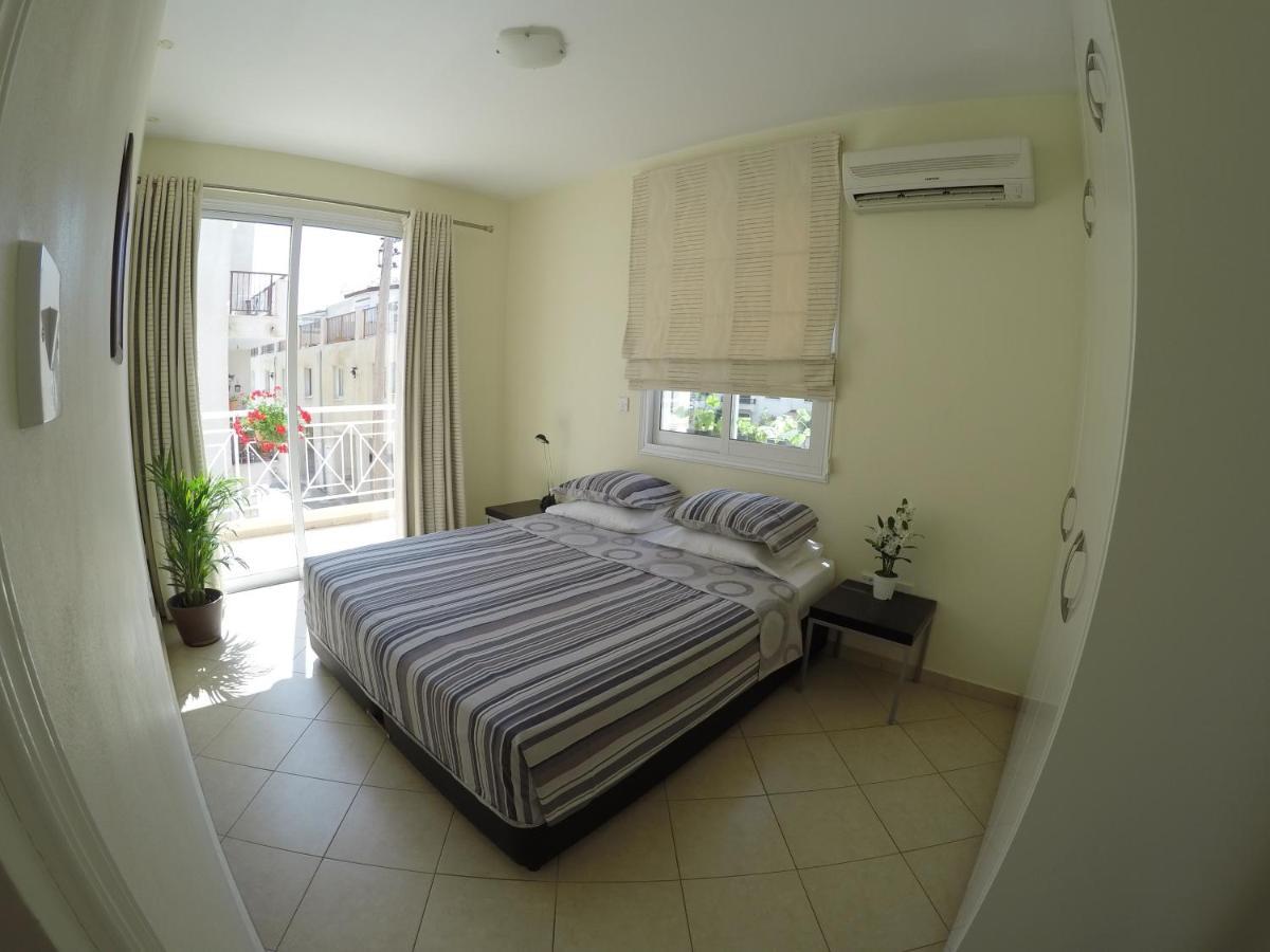 Kato Paphos Suites Eksteriør billede