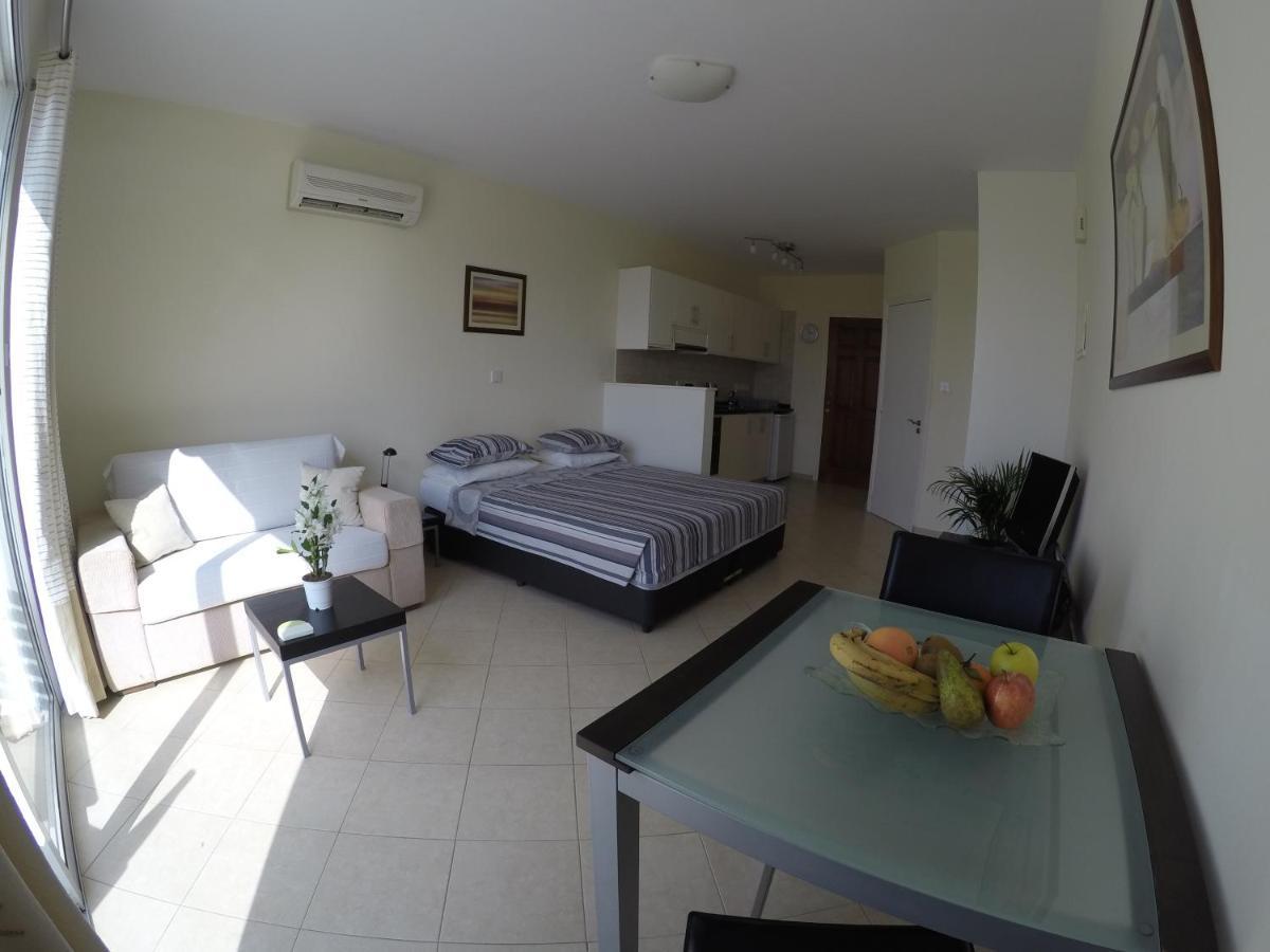 Kato Paphos Suites Eksteriør billede