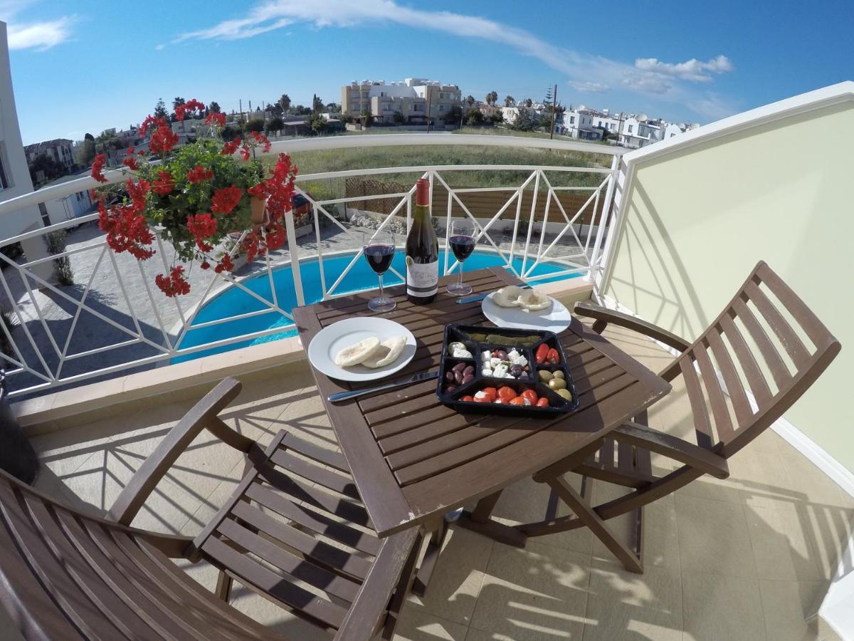 Kato Paphos Suites Eksteriør billede