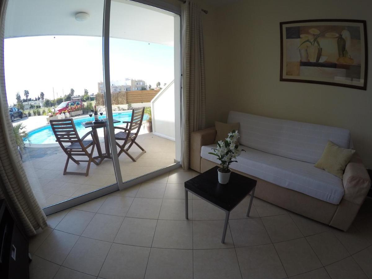 Kato Paphos Suites Eksteriør billede