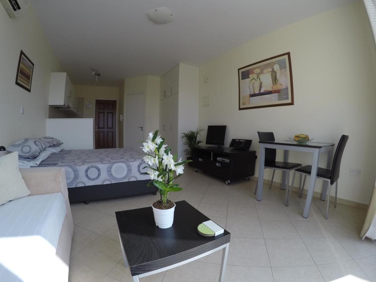 Kato Paphos Suites Eksteriør billede