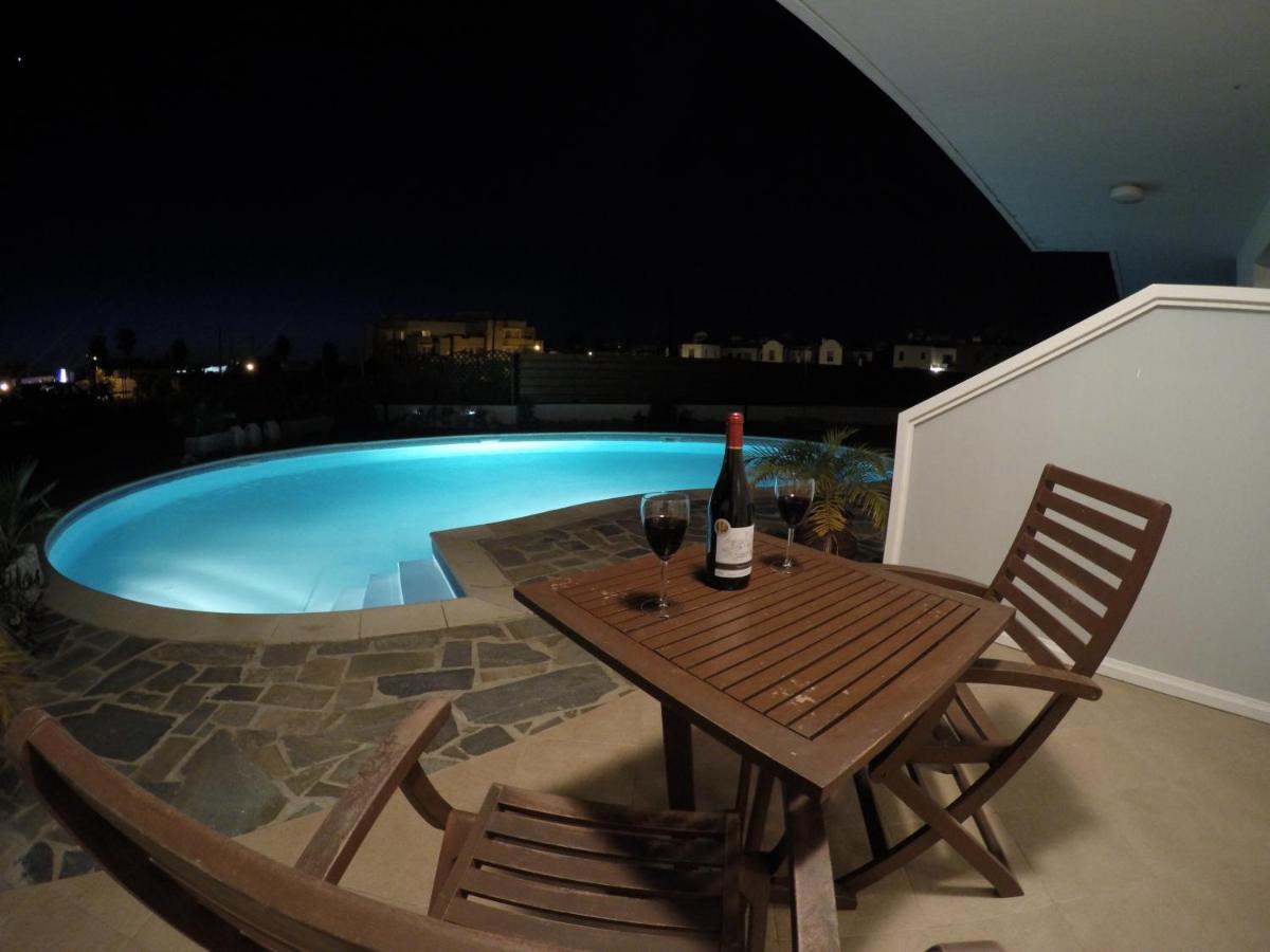 Kato Paphos Suites Eksteriør billede