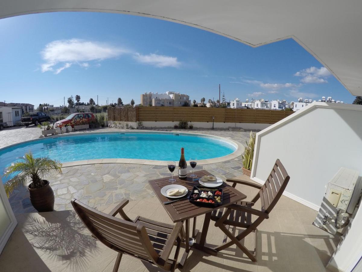 Kato Paphos Suites Eksteriør billede