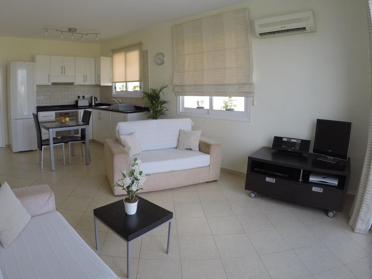 Kato Paphos Suites Eksteriør billede