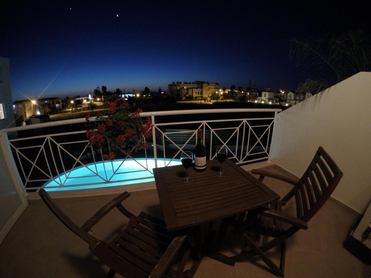 Kato Paphos Suites Eksteriør billede
