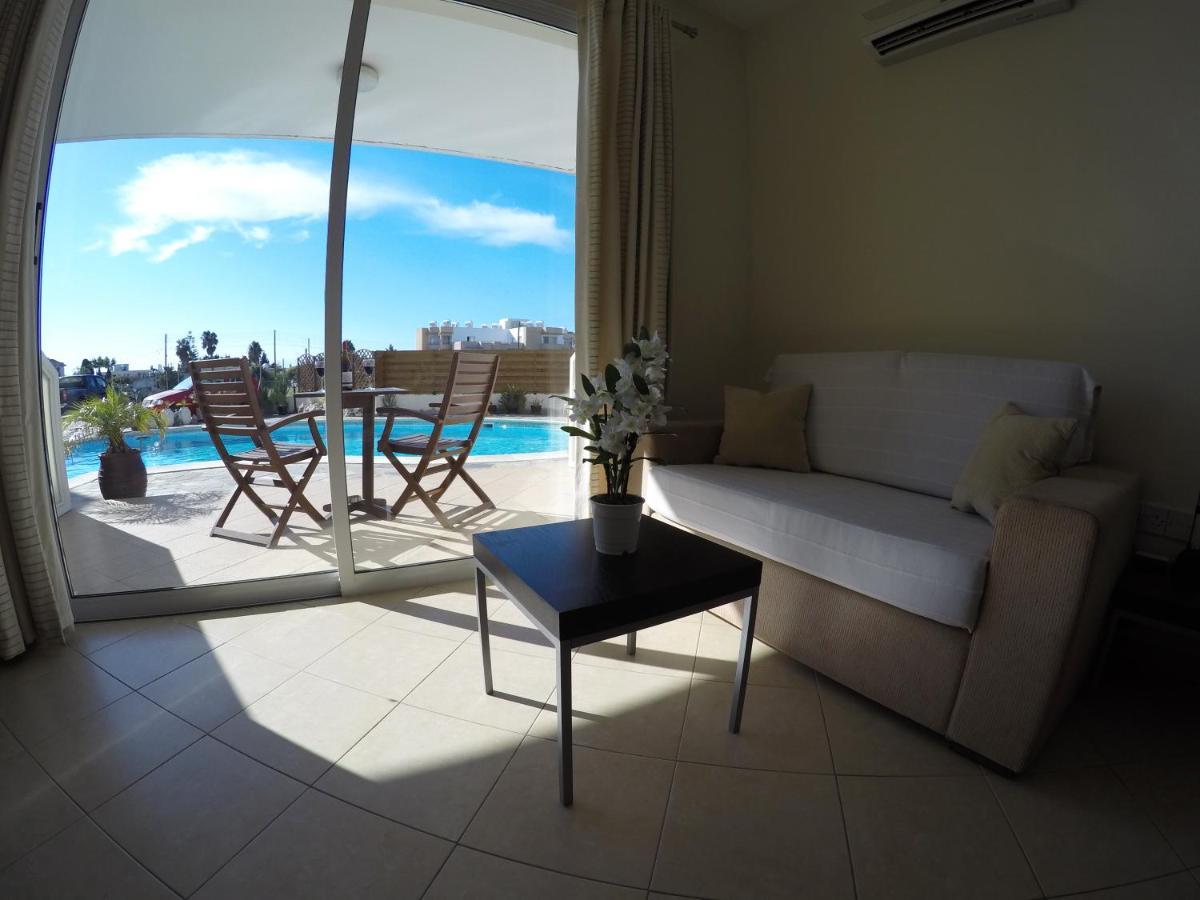 Kato Paphos Suites Eksteriør billede