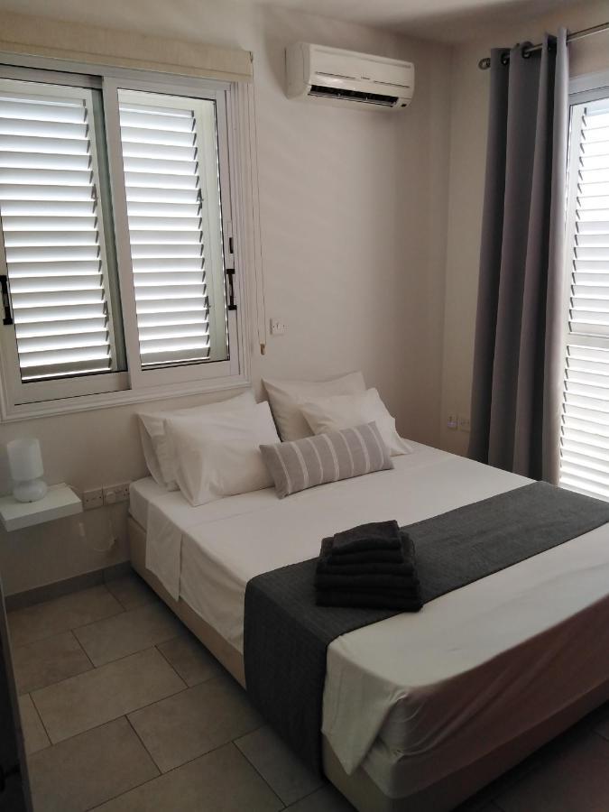 Kato Paphos Suites Eksteriør billede
