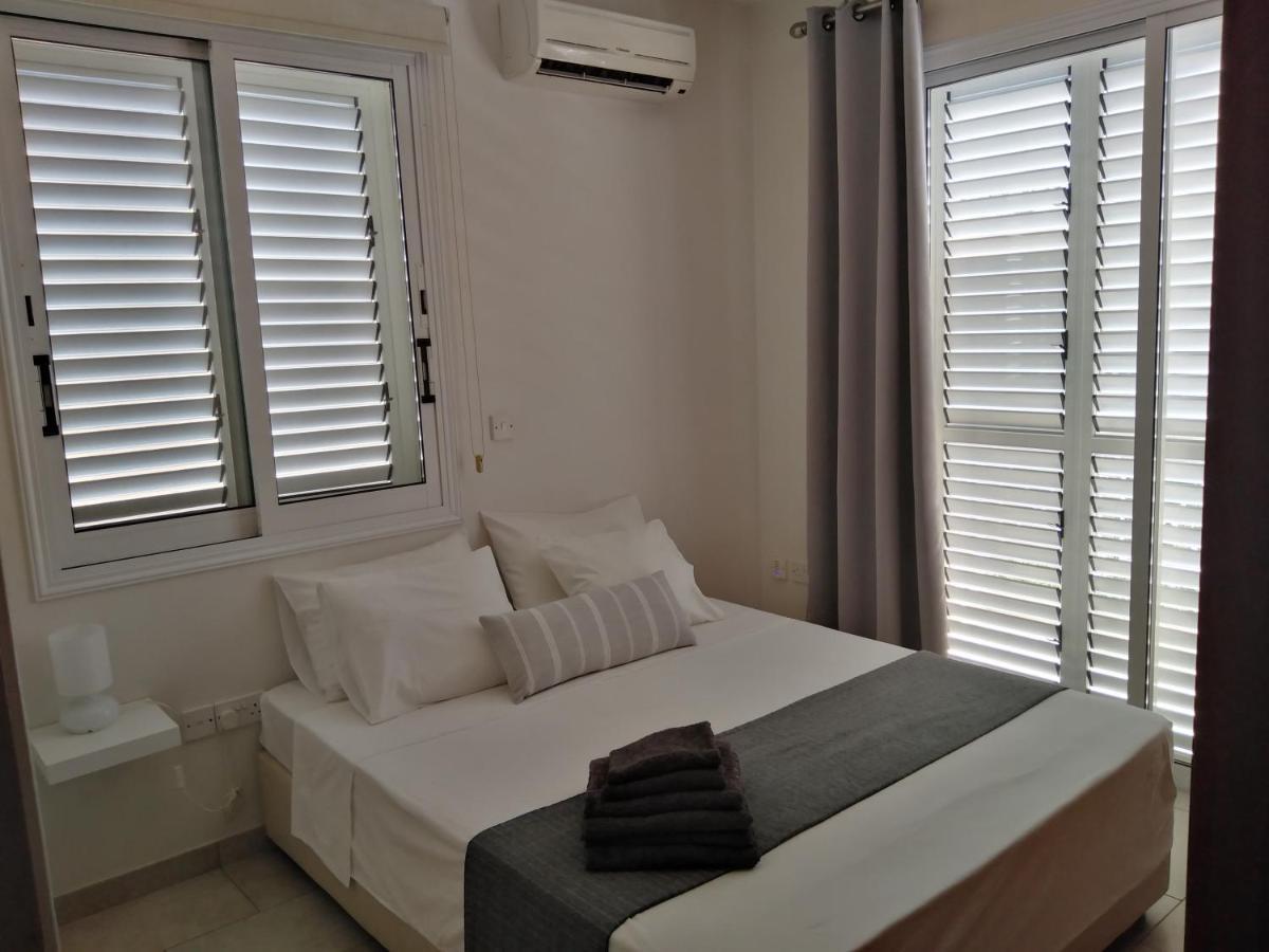 Kato Paphos Suites Eksteriør billede