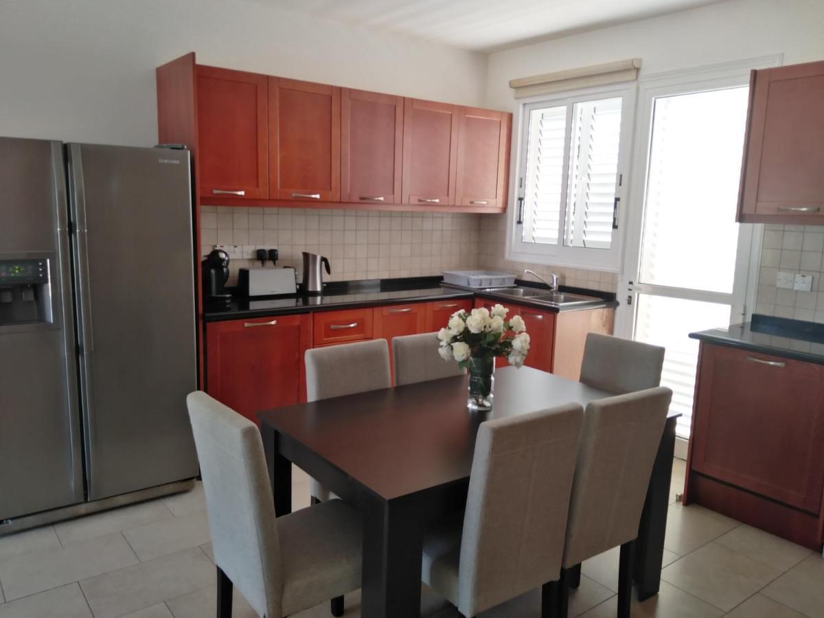 Kato Paphos Suites Eksteriør billede