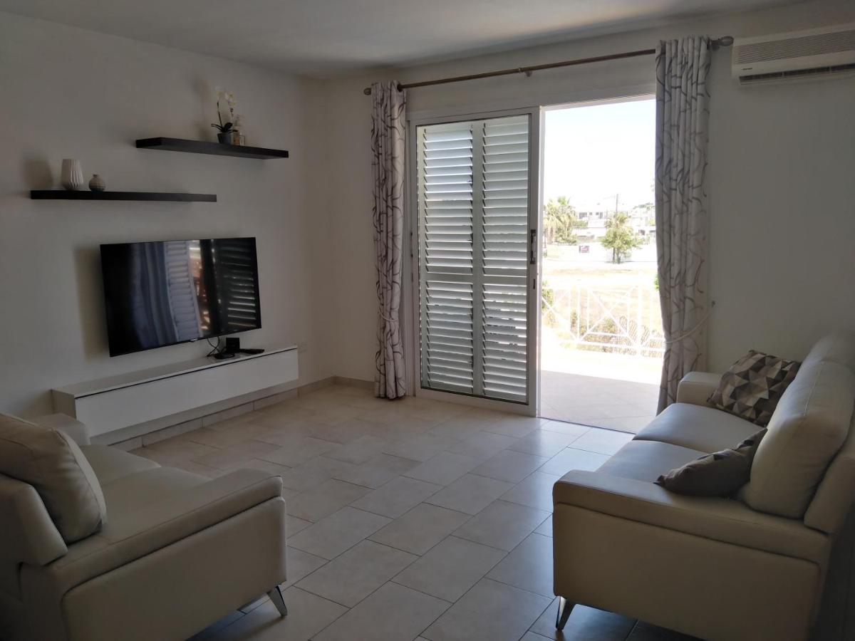 Kato Paphos Suites Eksteriør billede