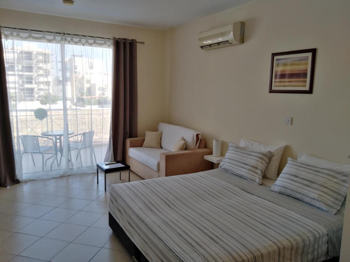 Kato Paphos Suites Eksteriør billede