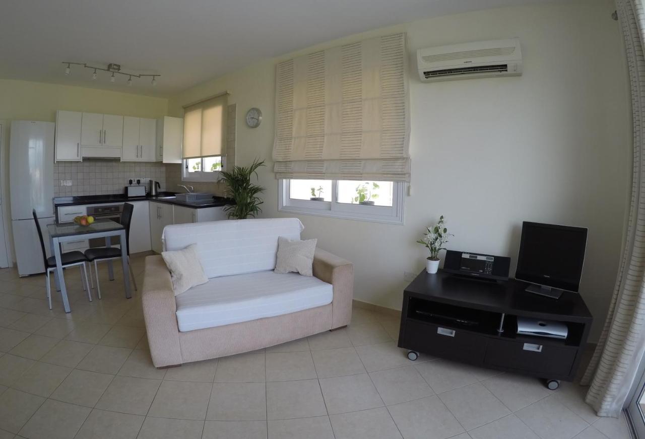 Kato Paphos Suites Eksteriør billede