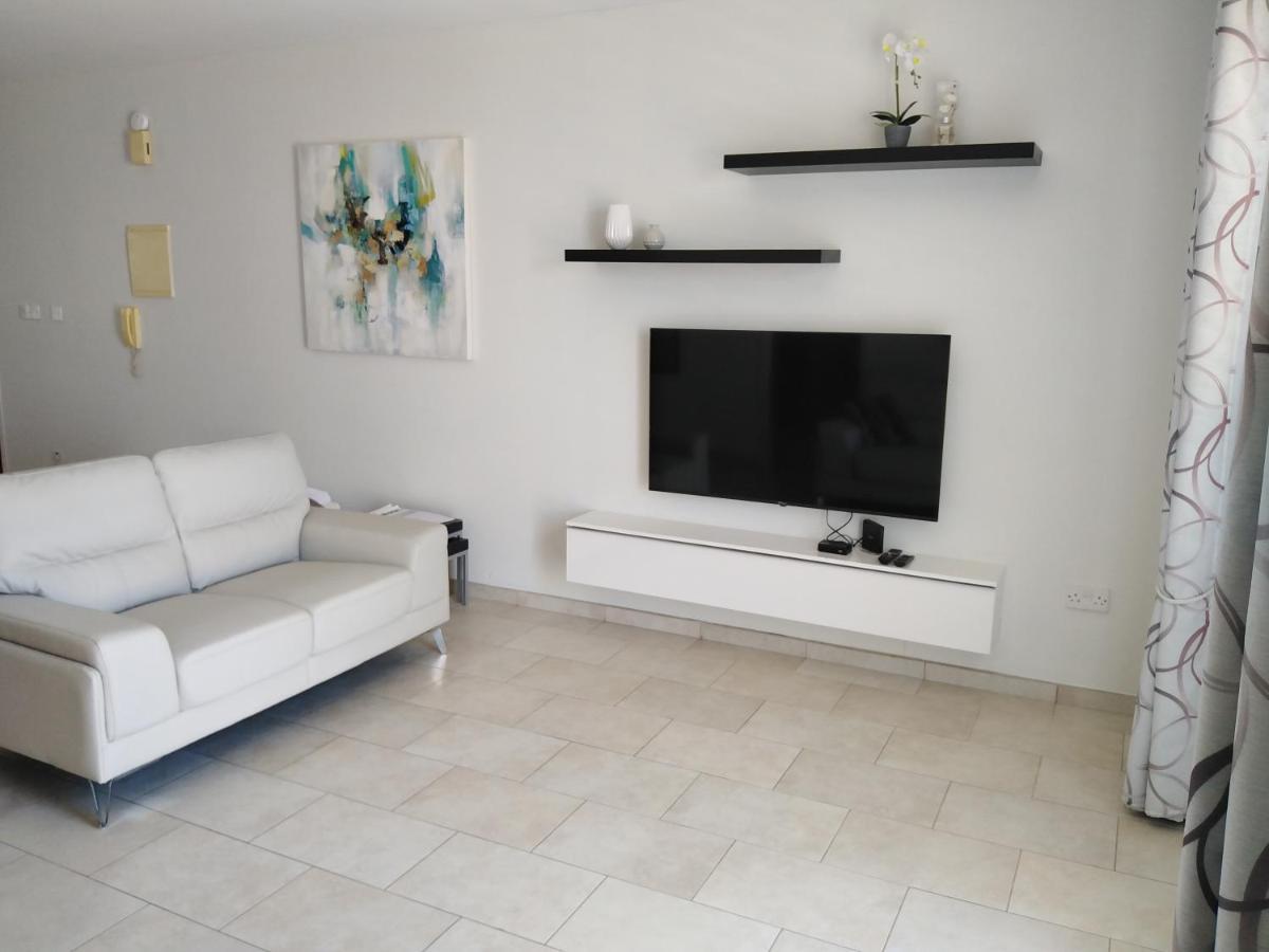 Kato Paphos Suites Eksteriør billede