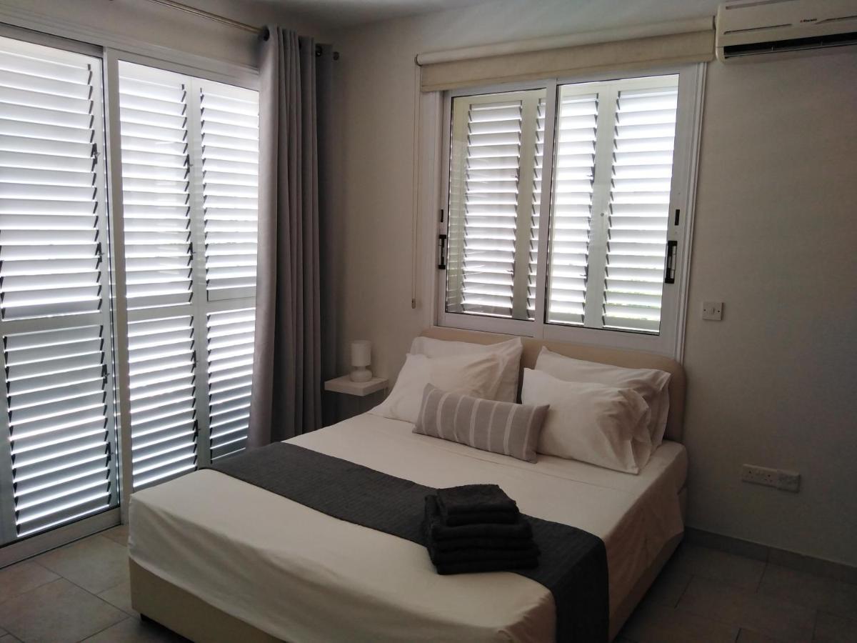 Kato Paphos Suites Eksteriør billede