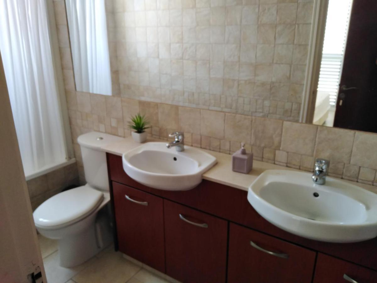 Kato Paphos Suites Eksteriør billede