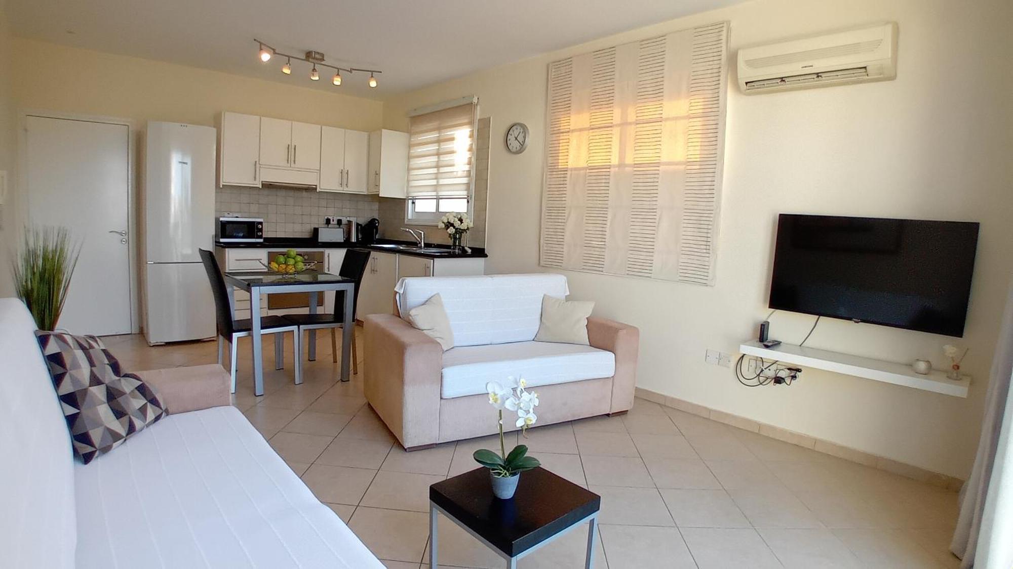 Kato Paphos Suites Eksteriør billede