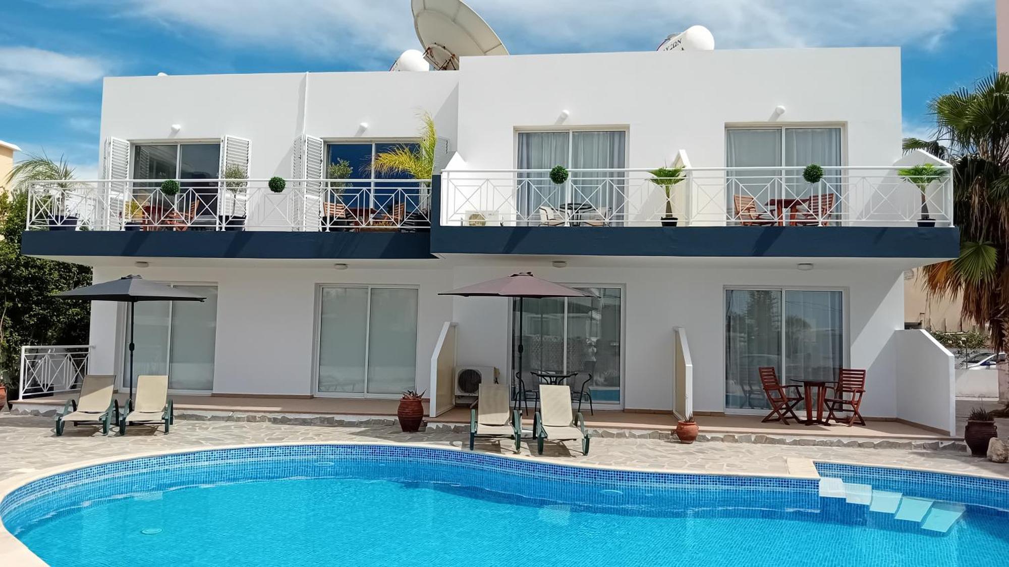Kato Paphos Suites Eksteriør billede