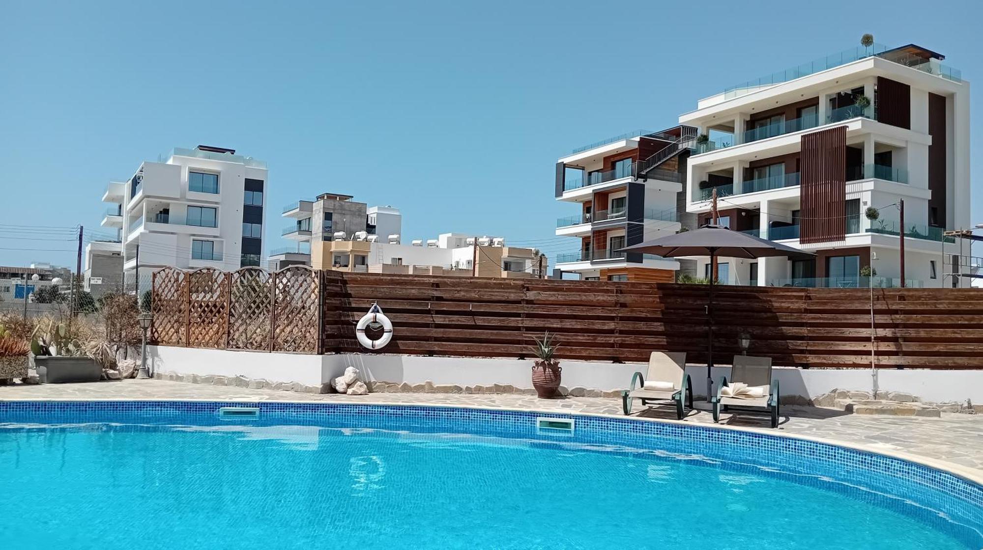 Kato Paphos Suites Eksteriør billede