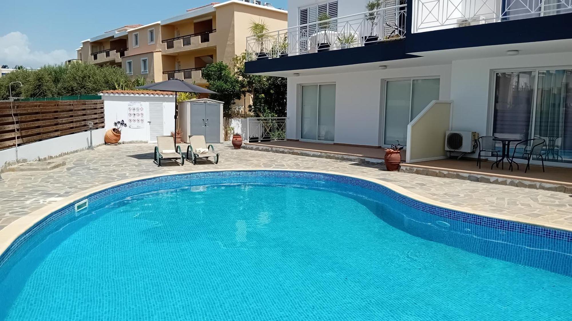 Kato Paphos Suites Eksteriør billede