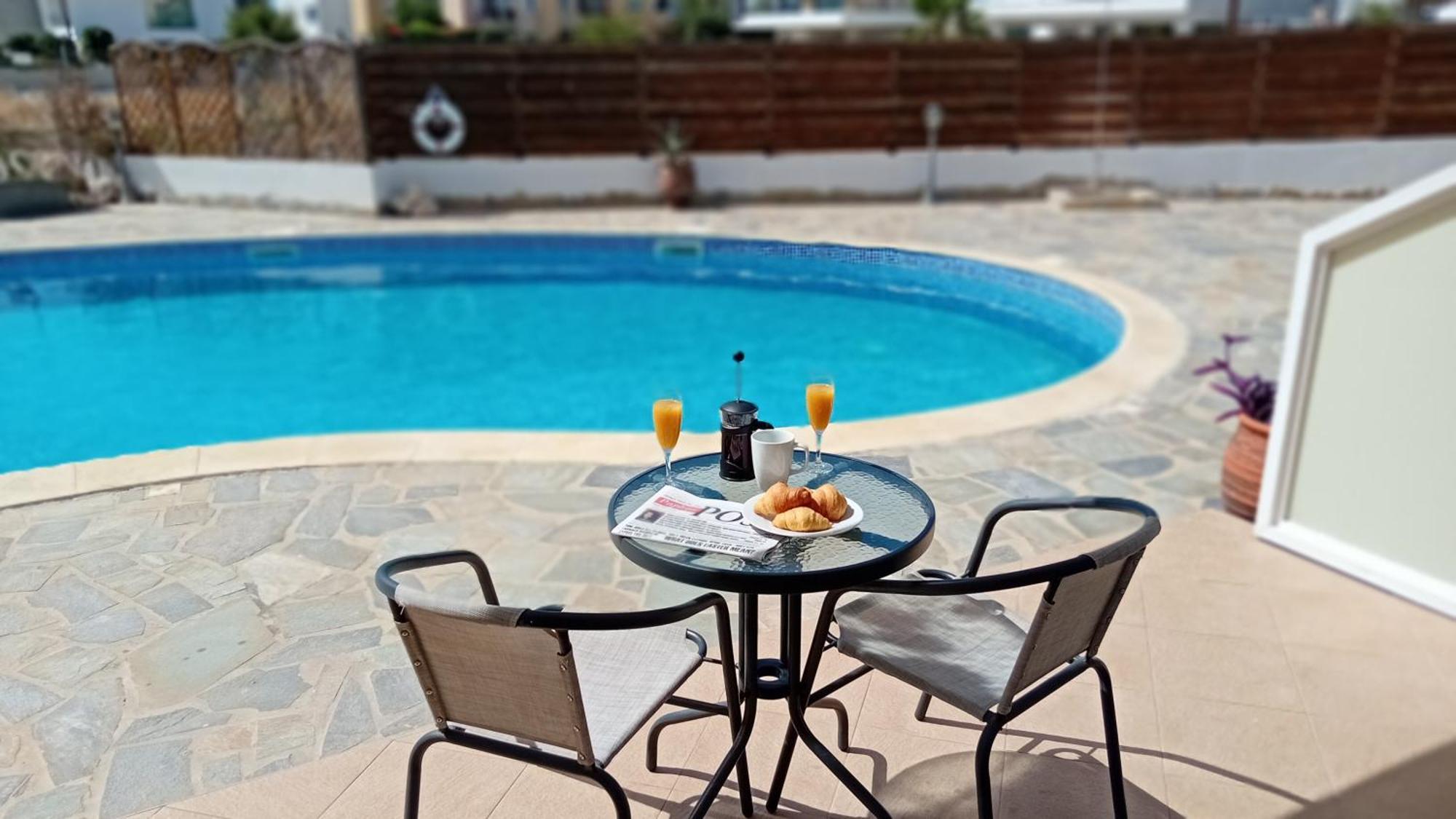 Kato Paphos Suites Eksteriør billede