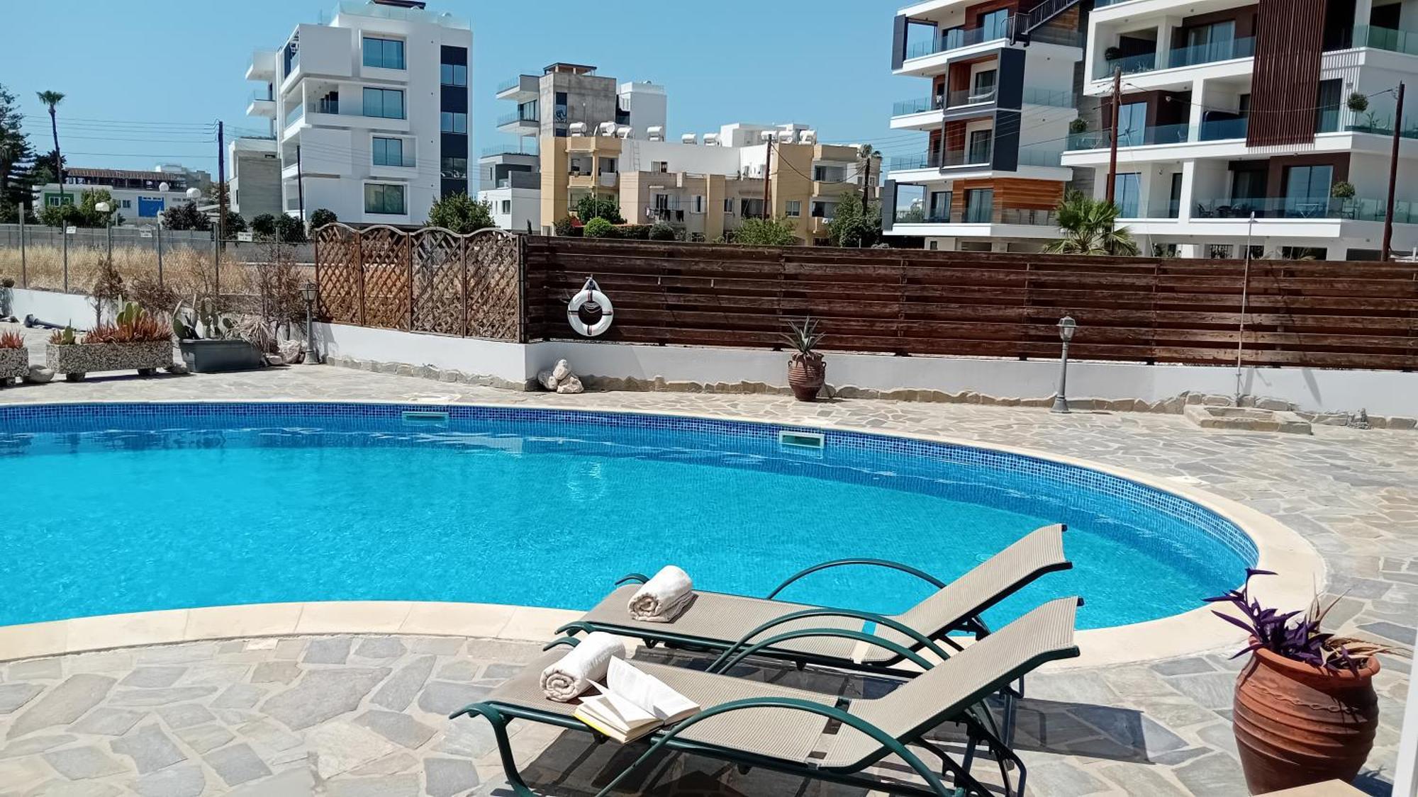 Kato Paphos Suites Eksteriør billede