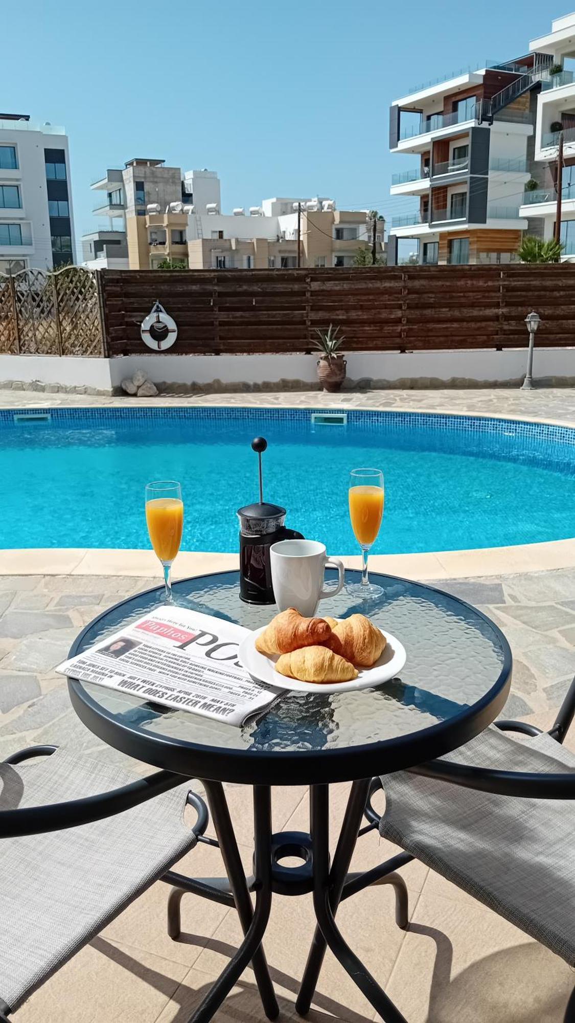 Kato Paphos Suites Eksteriør billede