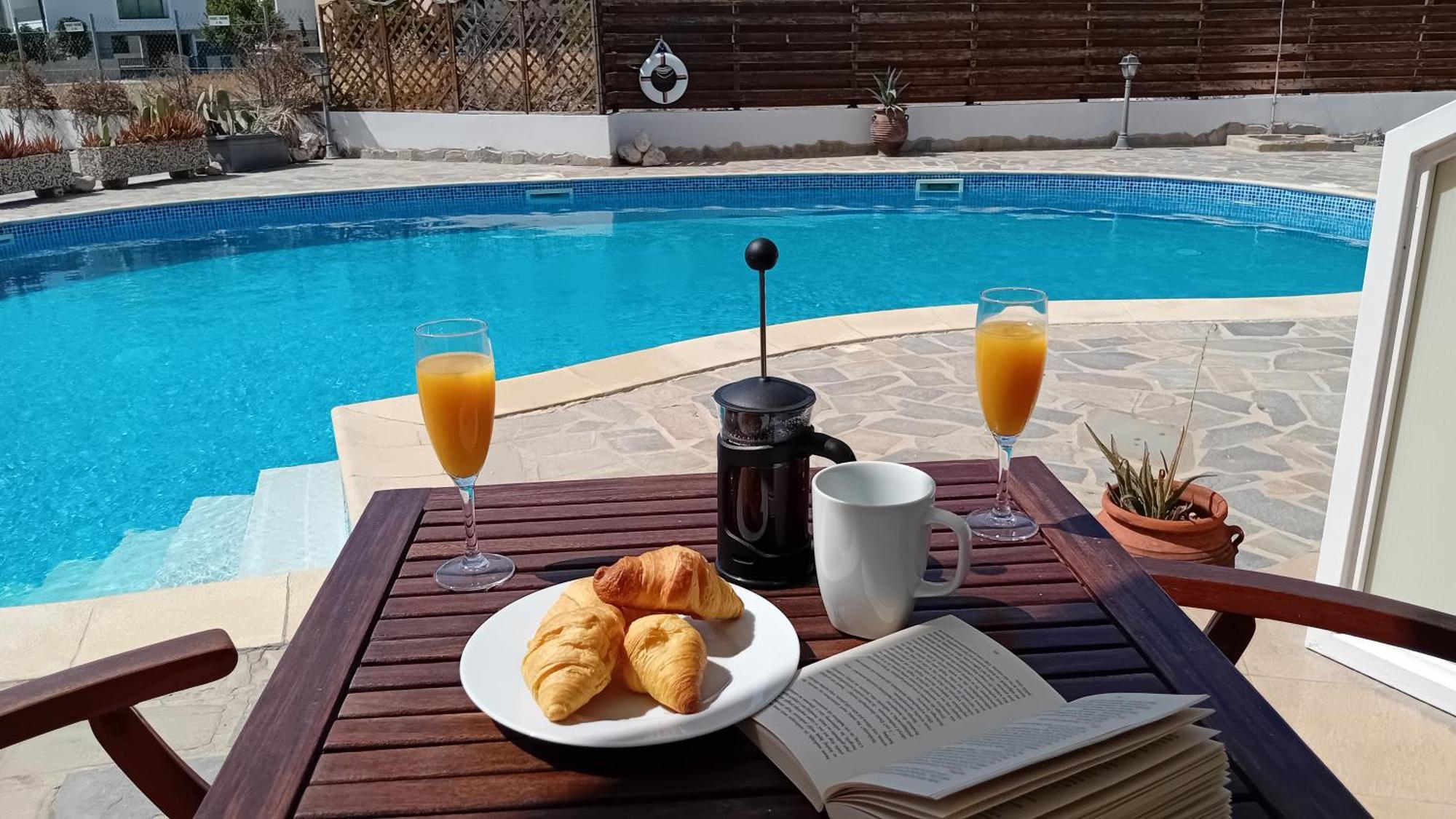 Kato Paphos Suites Eksteriør billede